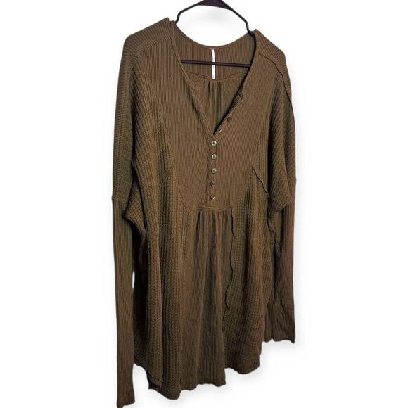 Free People Women's Leo Henley Tee Army Green size Medium - Picture 3 of 9